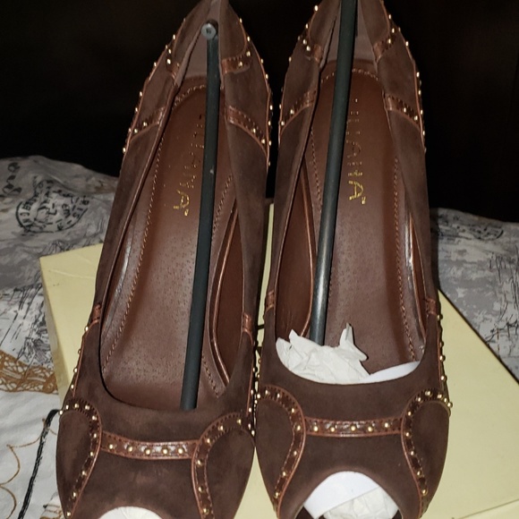 Cleaning out my closet - Picture 1 of 2